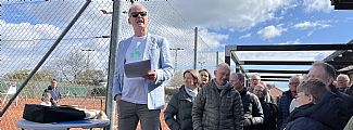 Standerhejsning med jetjagere og takkeskilt