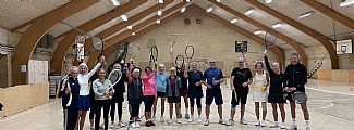 SKUMTENNIS: HVER fredag kl. 9 - 10:30