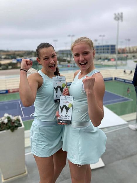 FOTO: Johanne Svendsen og Rebecca Mortensen Privat - Uge 42: Johanne Christine Svendsen vandt ITF - RTK